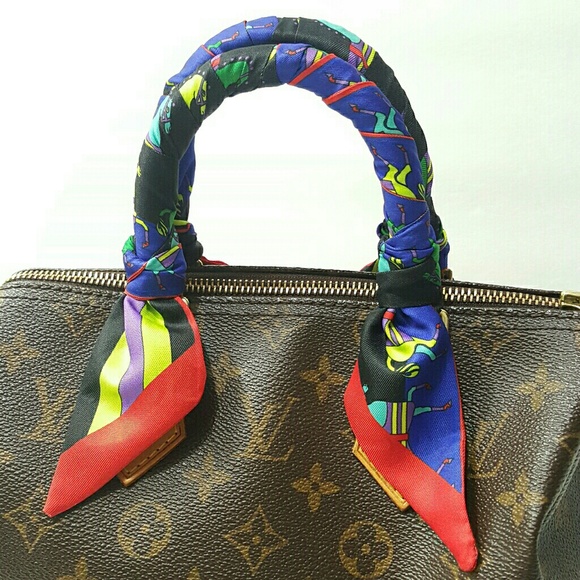 New! 2pc Any Design From 31 to 33 Satin Scarves - Picture 4 of 5